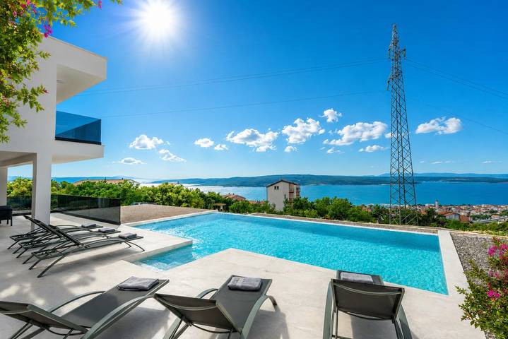 Villa für 10 Personen, mit Pool und Balkon in Crikvenica