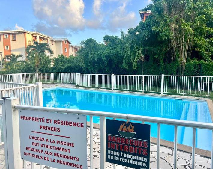 Gîte pour 2 personnes, avec piscine ainsi que jardin et vue dans Pointe du Bout - 4