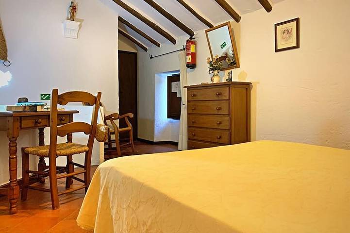 Charming Villa in Zahara de la Sierra, Cádiz: pool & pet - friendly in Zahara de la Sierra, Pueblos Blancos
