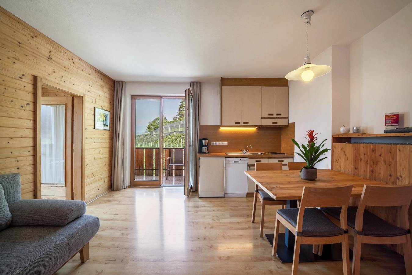 Ganze Wohnung, Ferienwohnung "Langstein Lavendel" mit Bergblick, Balkon und Wlan in Latsch, Nationalpark Stilfser Joch