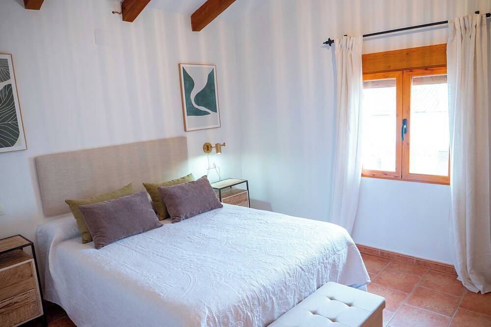 Charming cottage ideal for families and friends! Large patio and barbecue in La Gila, Alcalá del Júcar