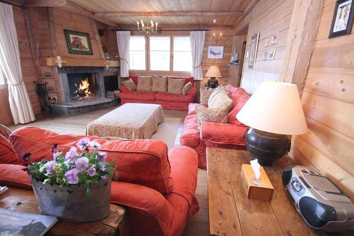 Gîte pour 14 personnes, avec Balcon ainsi que Jardin et Piscine à Essert-Romand