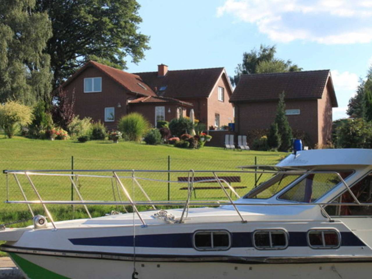 Ganze Ferienwohnung, Ferienwohnungen direkt an der Havel-Wasser-Straße (21993) in Strasen, Wesenberg
