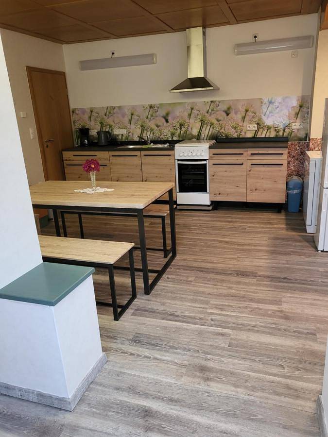 Ganze Wohnung, Three-Bedroom Apartment with View in Sulzfeld, Rhön-Bayern