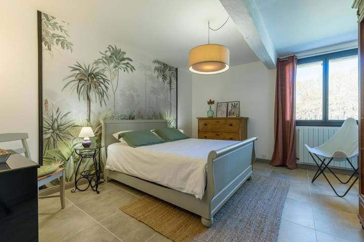 Chambre d’hôte pour 2 personnes, avec Jardin ainsi que Piscine et Vue