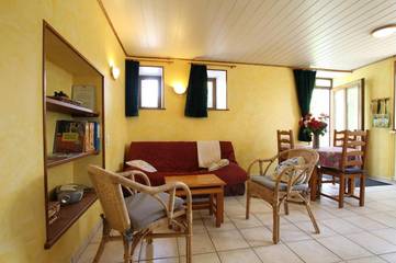 Gîte pour 2 personnes, avec jardin à Confracourt