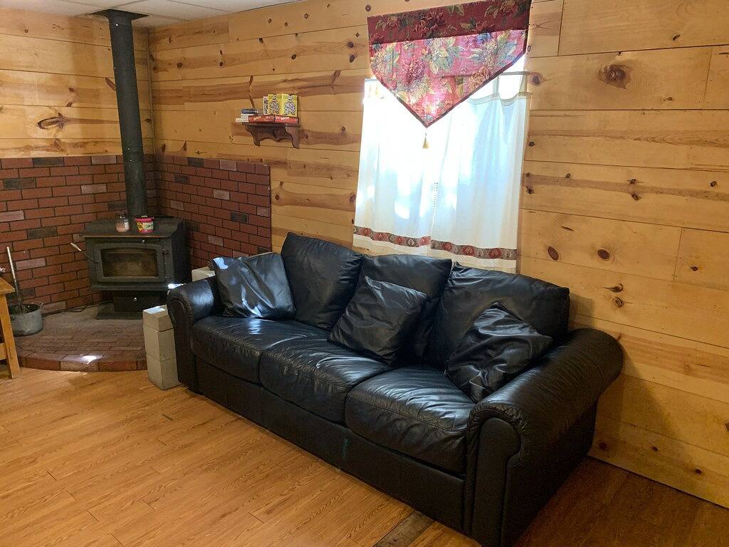 Minuten zu den Höhlen; 5 + Acres, Wi-fi, Whirlpool, Grill, Feuerstelle, Haustiere erlaubt! in Hocking Hills