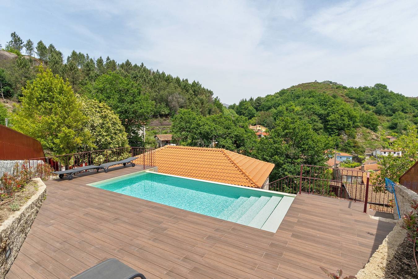 Ferienhaus 'Aurora' mit Bergblick, Wlan und Klimaanlage in Campo do Gerês, Braga Distrikt