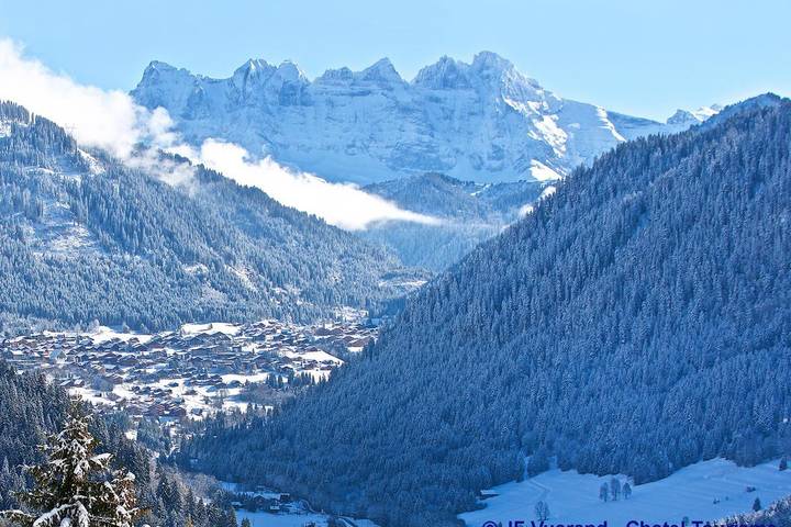 Chalet pour 15 personnes, avec jardin ainsi que balcon et jacuzzi, animaux acceptés à La Chapelle-d'Abondance