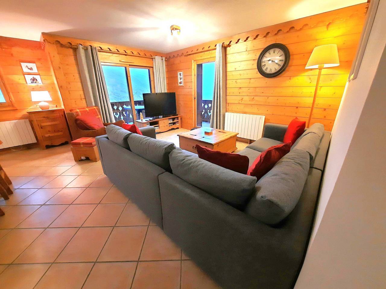 Apartamento entero, Amplio apartamento en Preyerand, 4P, vista a las montañas, 1r piso. in Les Menuires, Saint-Martin-de-Belleville
