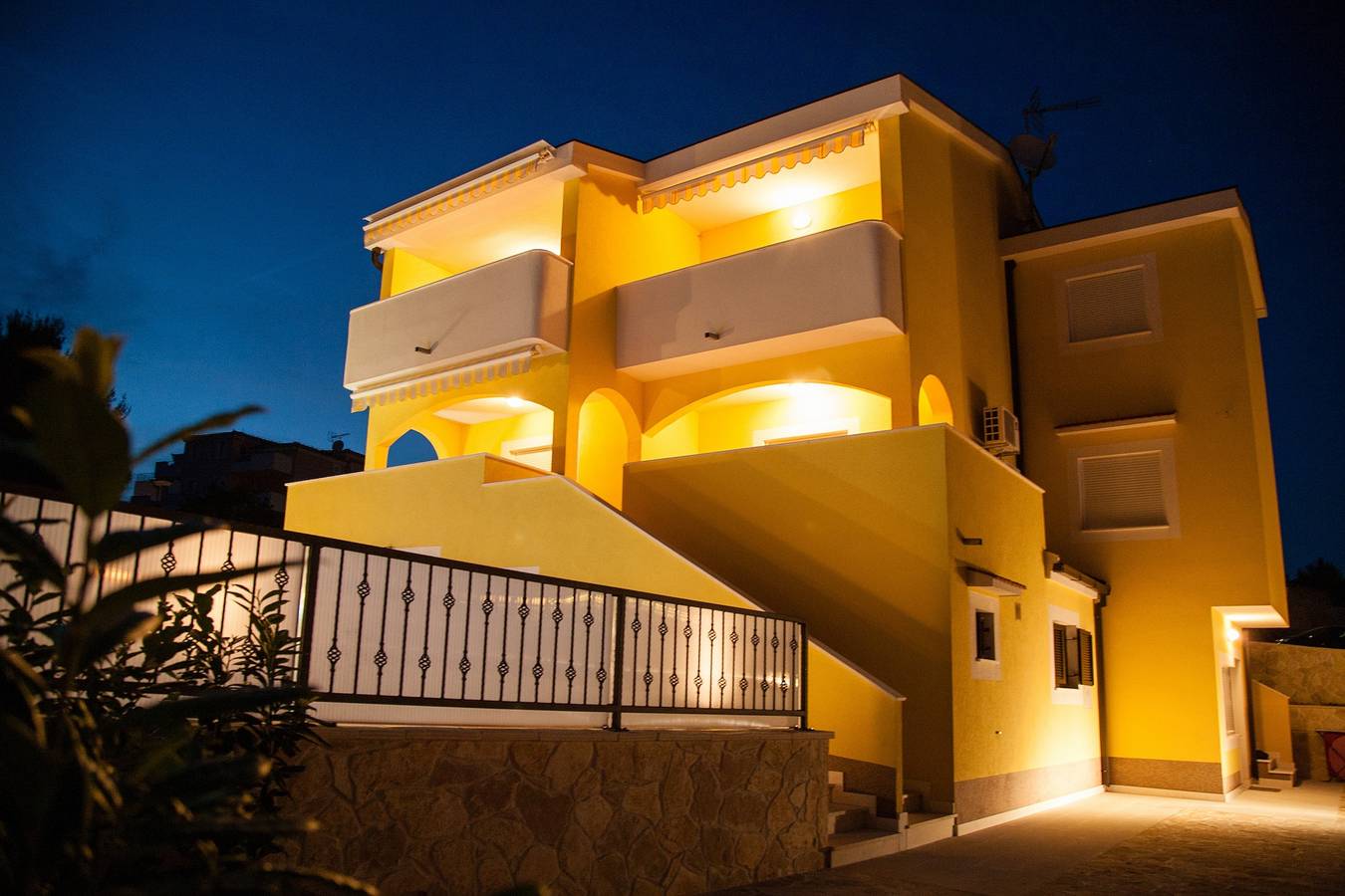 Ganze Wohnung, 1-Zimmer-Ferienwohnung am Strand Zecevo Rtic (Rogoznica) A-11869-b in Rogoznica, Šibenik-Knin