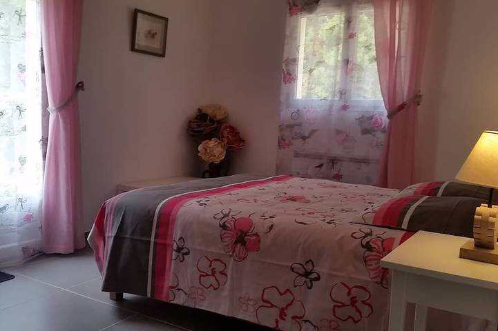 Location de vacances pour 6 personnes, avec jardin et terrasse à Jouques - 3