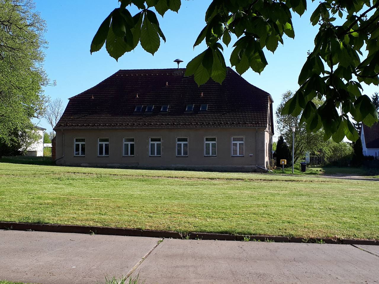 Ganze Wohnung, Ferienwohnung 'Ehemaliges Gutsverwalterhaus' mit Gemeinschaftsterrasse, Gemeinschaftsgarten und Wlan in Mildenitz, Mecklenburg-Strelitz