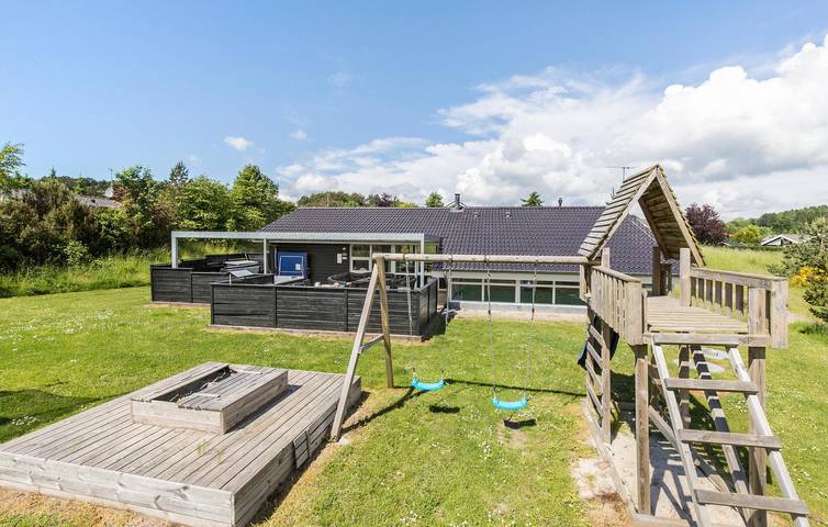 Ferienhaus für 12 Personen, mit Terrasse und Pool sowie Sauna in Lyngsbæk Strand - 2