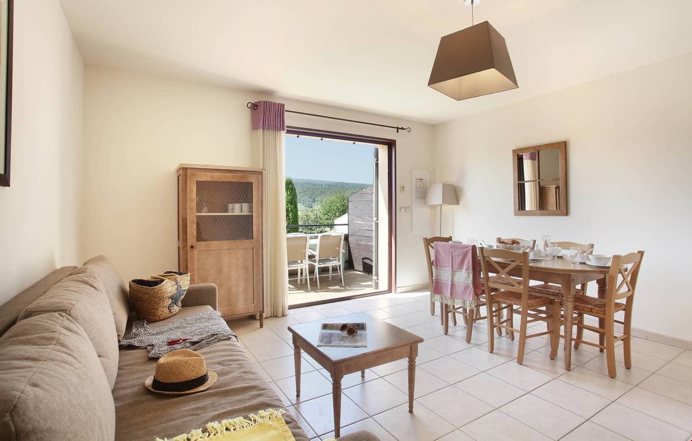 Apartamento entero, Les 4 Soleils 3p6  in Bonnieux, Parque natural regional del Luberon