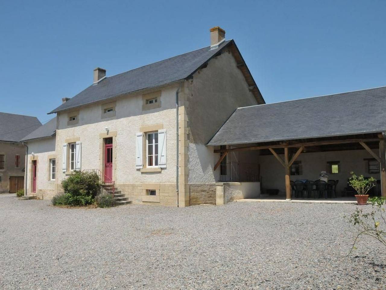 Renoviertes Bauernhaus nahe Morvan mit Garten und Kinderspielbereich in Saint-Gratien-Savigny, Nièvre