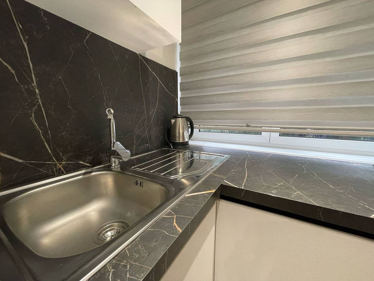 Ganzes Studio, Studio für 2 Personen mit Balkon in Tiranë, Albanien