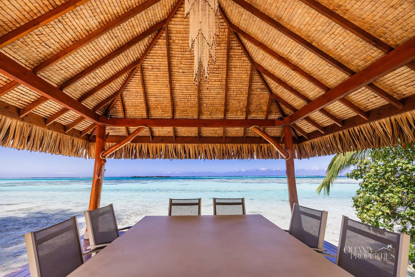 Villa Tehani in Tiahura in Haapiti, Mo'orea