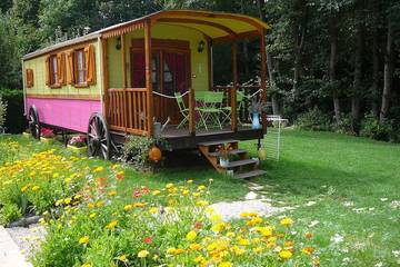 Gîte pour 4 personnes, avec piscine ainsi que jardin et balcon à Saint-Chély-d'Aubrac