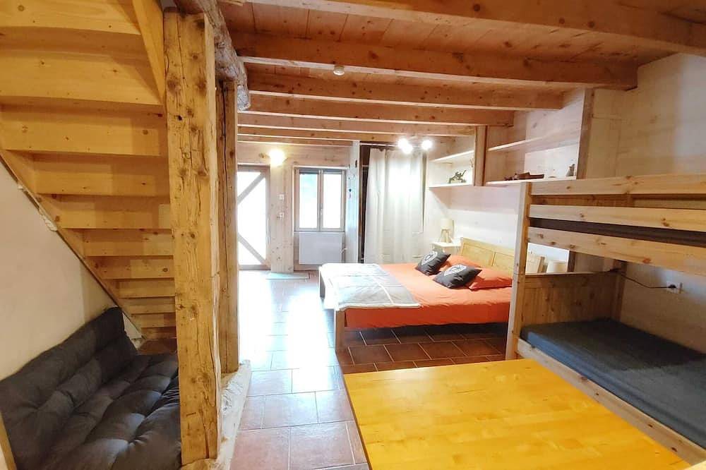 Entire apartment, Sweet typical appartment in our typic Bauge Farmhouse, with Nordic Bath in Aillon-le-Vieux, Chambéry region