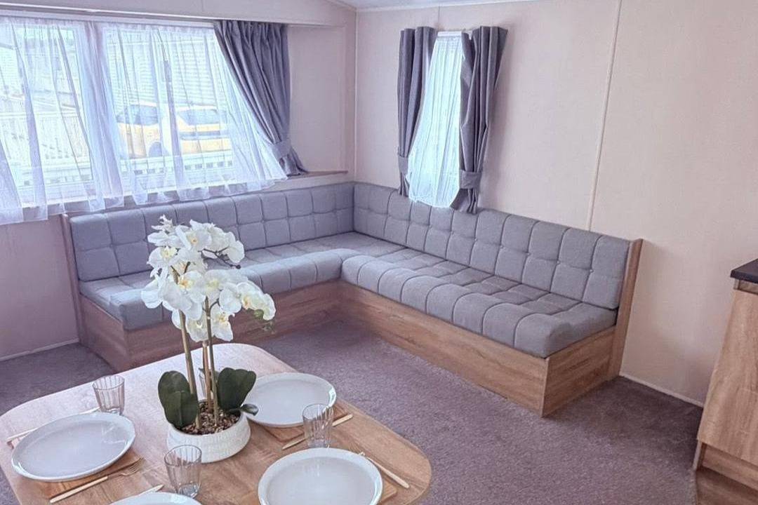 2-Bed Caravan - Sleeps 6 - Pet Friendly - Parking in Chapel St. Leonards, Lincolnshire