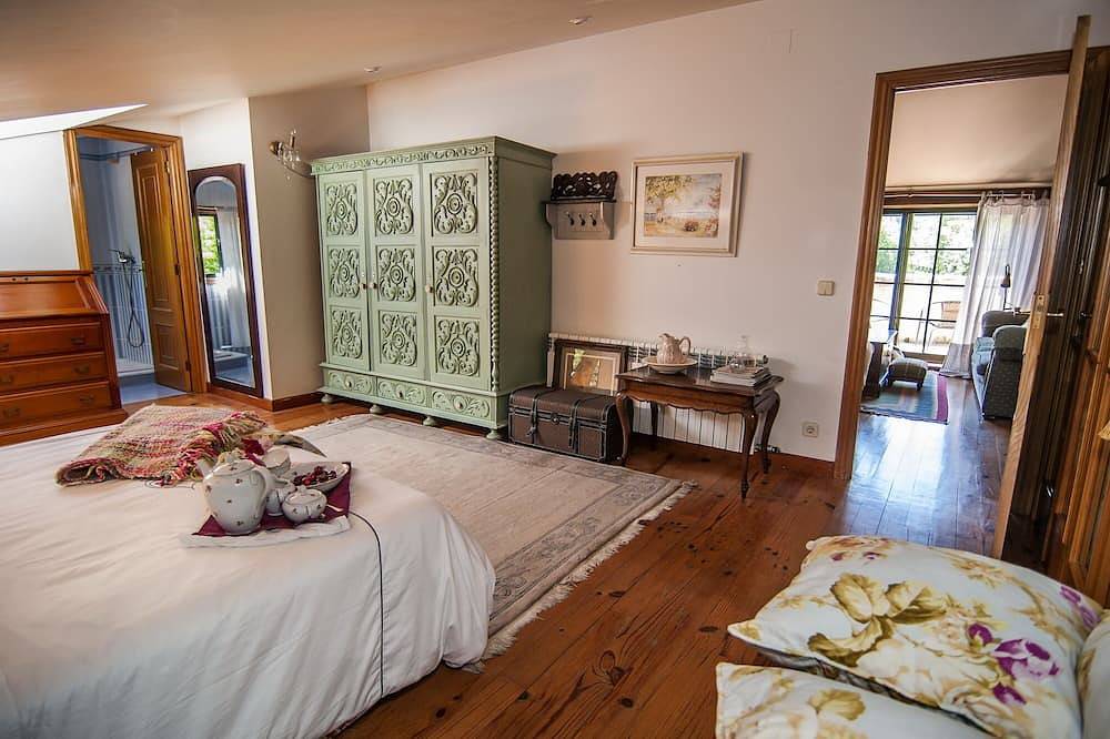 Villa Donas in the Rias Baixas between sea and mountain with saline pool. in Gondomar, Galician Coast