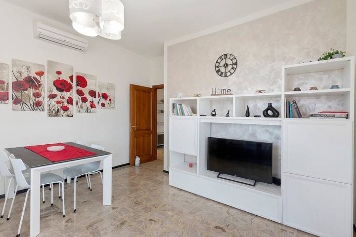 Appartamento intero, Appartamento 'Alloggio Gallinara' con Vista Mare, Wi-Fi e Aria Condizionata in Albenga, Riviera di Ponente