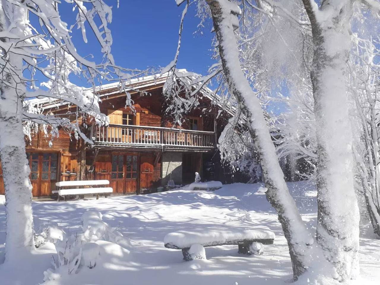 Chalet 'Le Vieux Madrier' mit Seeblick, privater Terrasse und Wlan in La Clusaz, Annecy und Umgebung