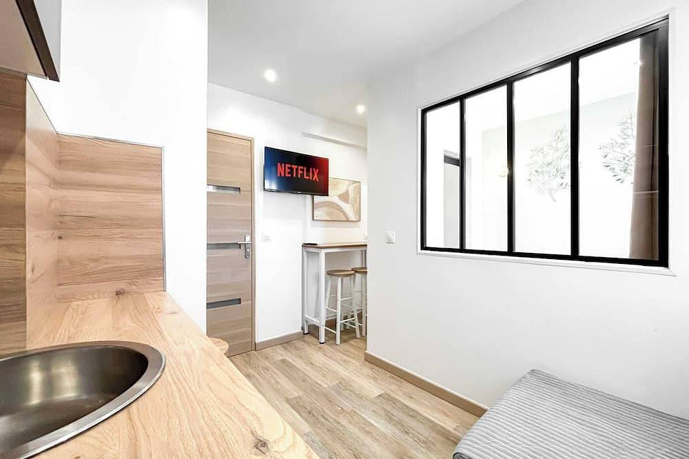 Entire apartment, Hoche A 22 - One Bedroom Apartment, Sleeps 3 in Le Pré-Saint-Gervais, Seine-Saint-Denis