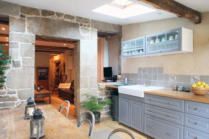 Location de vacances pour 9 personnes, avec Balcon ainsi que Jacuzzi et Terrasse à Guémené-sur-Scorff - 2
