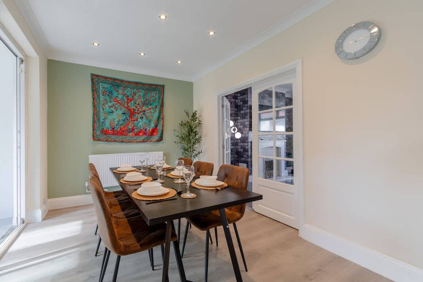 Perfect Booking   3 Bed Home with Free Parking in Bristol, South West England