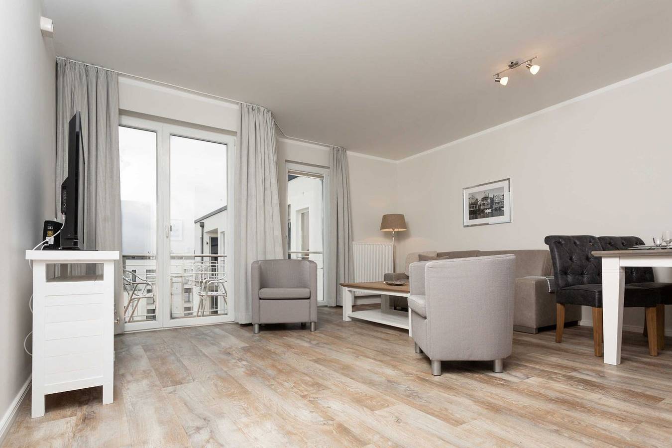 Ganze Wohnung, Moderne Ferienwohnung in Strandnähe mit Sauna, Fitnessraum und Fahrstuhl im Haus in Ostseebad Binz, Binz