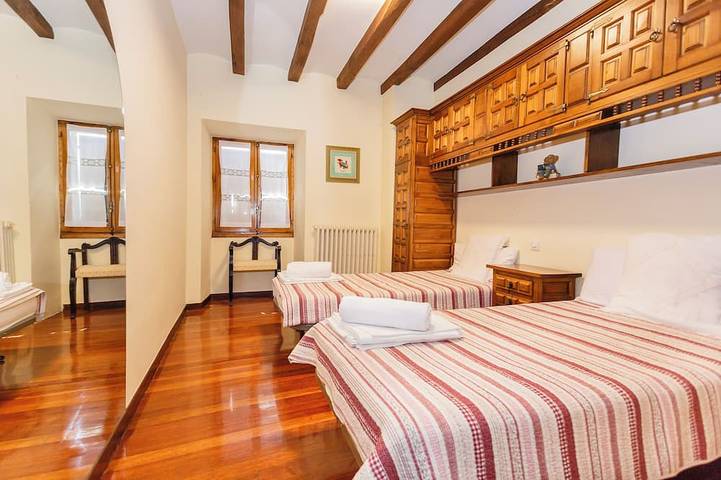 Casa rural para 22 personas en Egiarreta (Navarra) in Egiarreta, Arakil