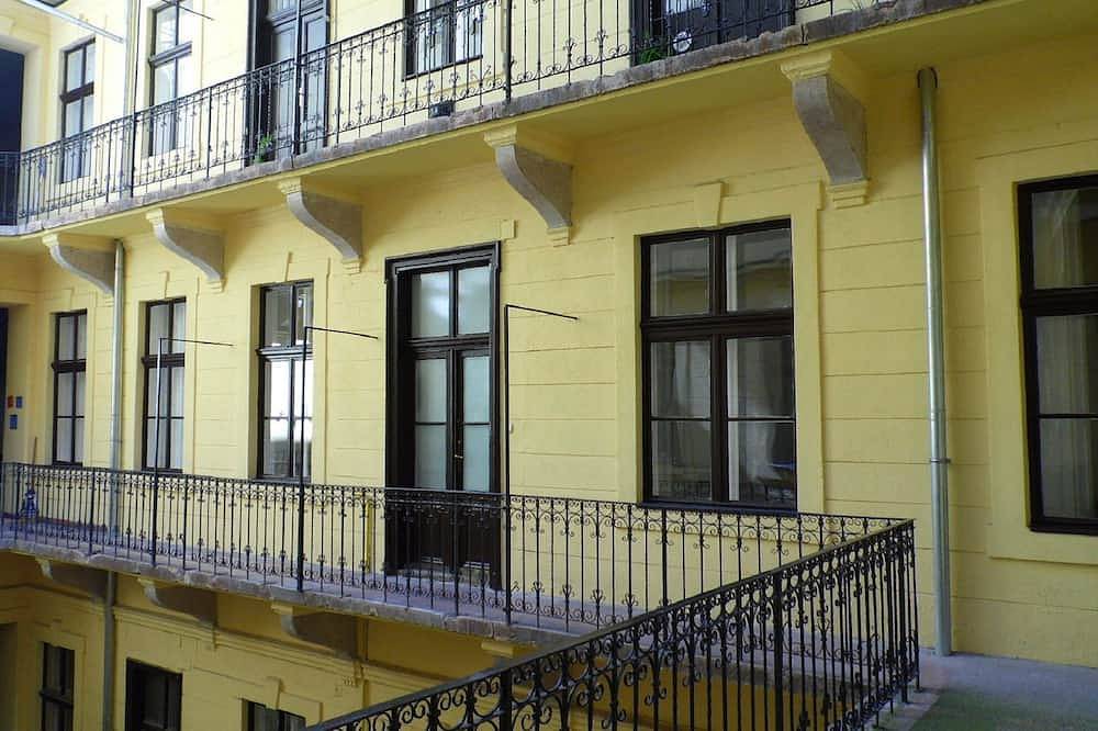 Entire apartment, Luxury 2 Bed 2 Bath Apartment, Sleeps 4, Central Budapest, Andrassy, Opera in Budapest, Central Hungary