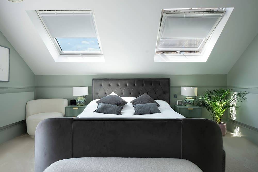 Dream house with Jacuzzi Sauna Cinema Gym 5Bd in Ealing, London