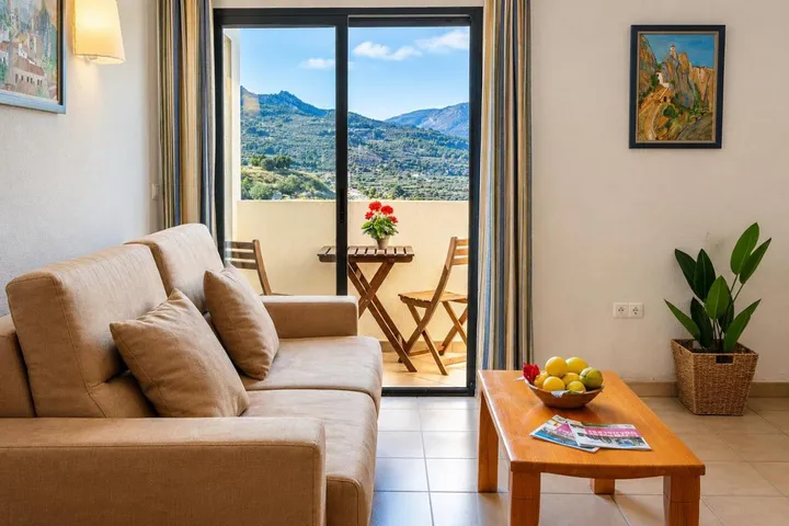 Apartamento de vacaciones para 4 personas, con piscina además de jardín y vistas - 1