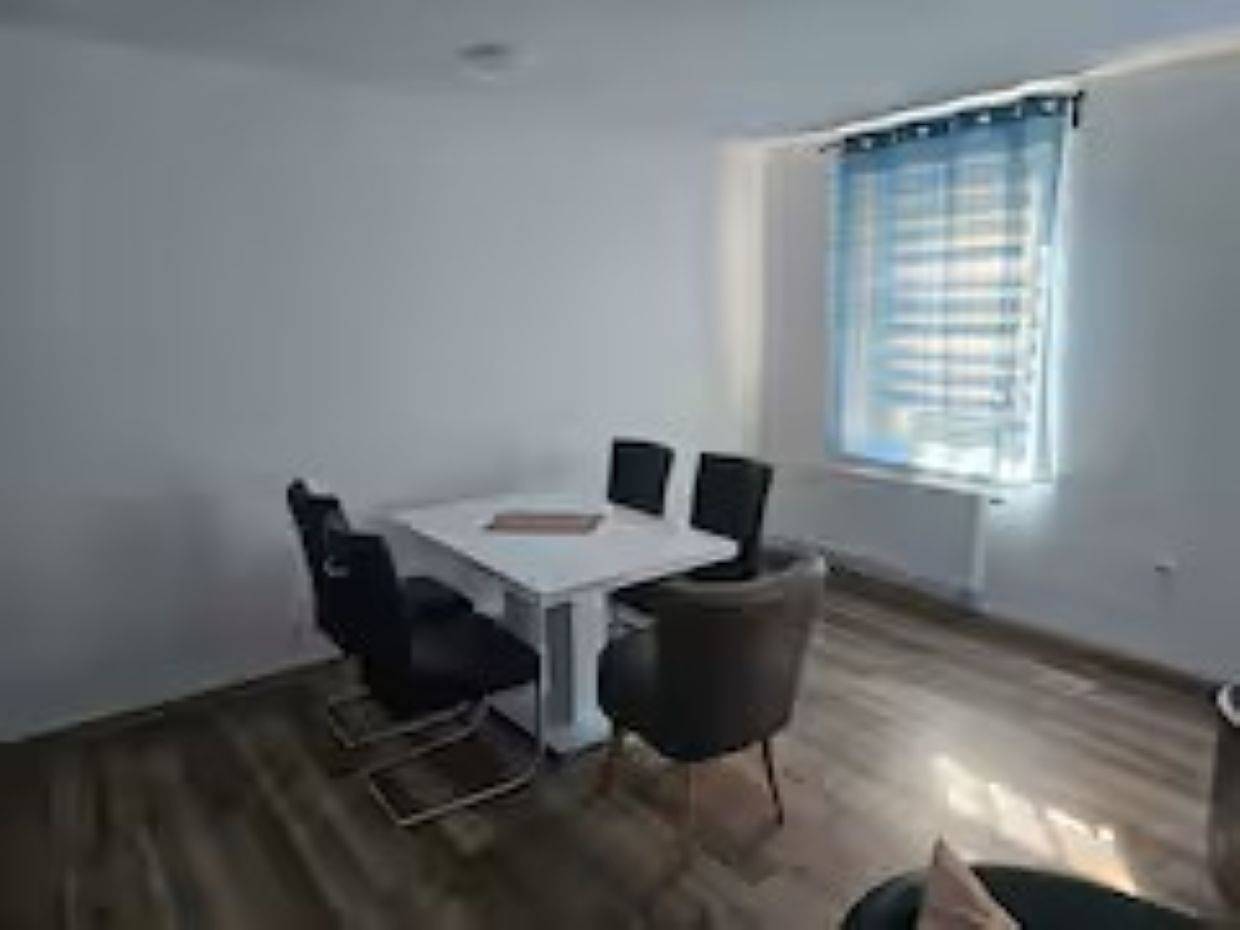 Ganze Ferienwohnung, Schöne Vollausgestattete Monteurs- Gästewohnung nähe Raffinerie Leuna  und Geiseltalsee / 0305 in Braunsbedra, Saale-Unstrut