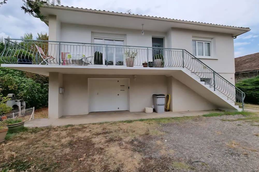 Maison de campagne avec vue merveilleuse sur la vallée du Lot in Galapian, Quercy