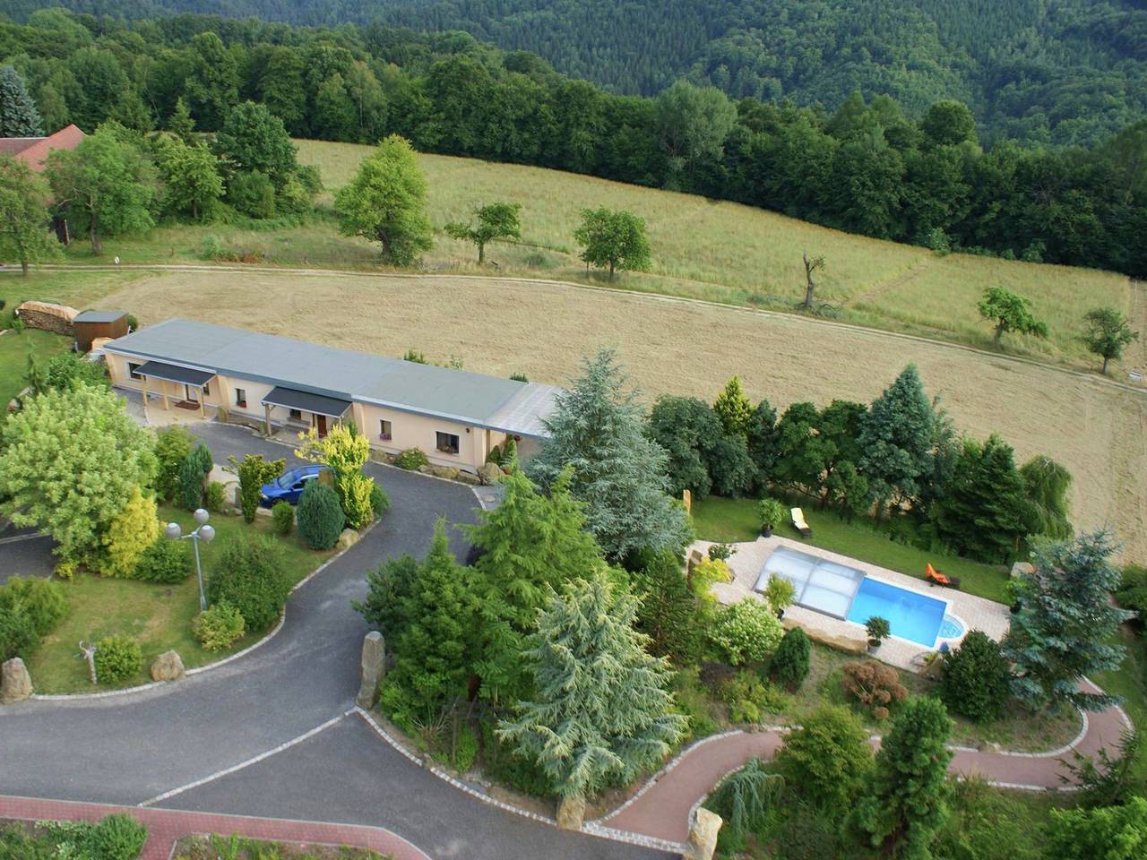 Holiday home right in the heart of Saxon Switzerland with garden pool and amazing view in Mittelndorf, Sebnitz