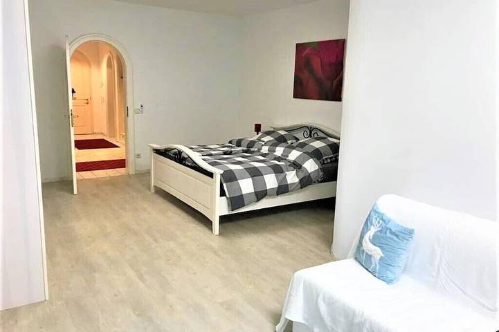 Ganze Wohnung, Exklusiv mit separatem Eingang in Detmold-Hiddesen in Detmold, Kreis Lippe