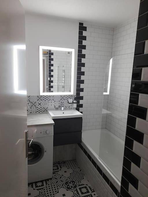 Appartement entier, Two-Bedroom Apartment in Ville-la-Grand, Région de Saint-Julien-en-Genevois