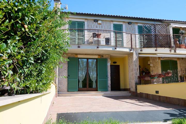 Ganze Wohnung, Ferienwohnung 'Casa Mimma' mit privater Terrasse, WLAN und Klimaanlage in Terni, Terni Provinz