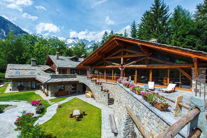 Resort para 4 personas, con sauna además de jardín y piscina, Se admiten mascotas - 1