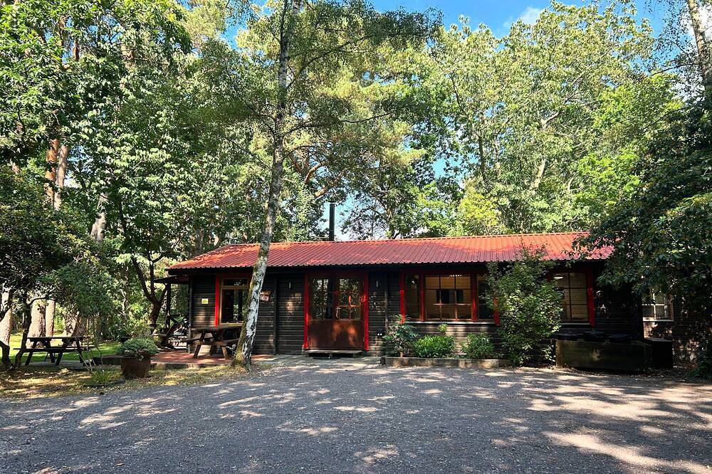 Karelia - Luxury Finnish Log Cabin w/Hot-tub in St. Leonards and St. Ives, Dorset