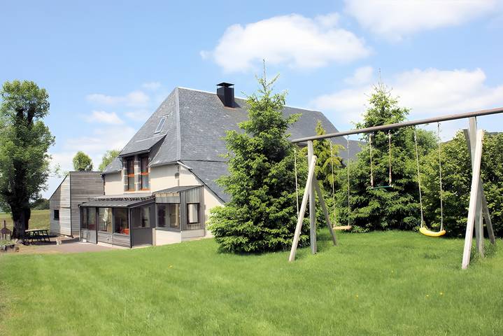 Location de vacances pour 14 personnes, avec jardin à Saint-Sauves-d'Auvergne - 2