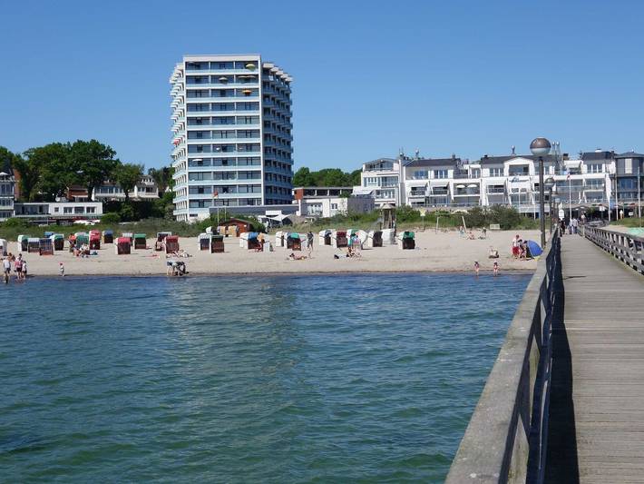 Ferienwohnung für 2 Personen, mit Balkon und Pool sowie Sauna und Seeblick in Neustadt in Holstein