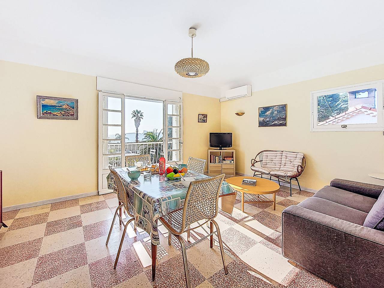 Entire apartment, Les Trois A in Les Lecques, Saint-Cyr-sur-Mer