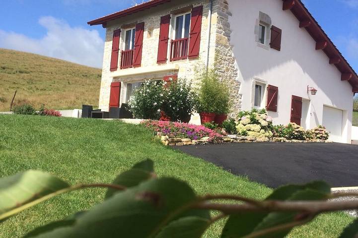 Gîte pour 4 personnes, avec jardin à Bidache