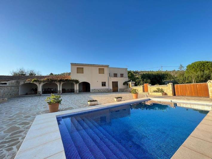 Casa rural para 8 personas, con Terraza y Jardín además de Piscina y Vistas en Jalón