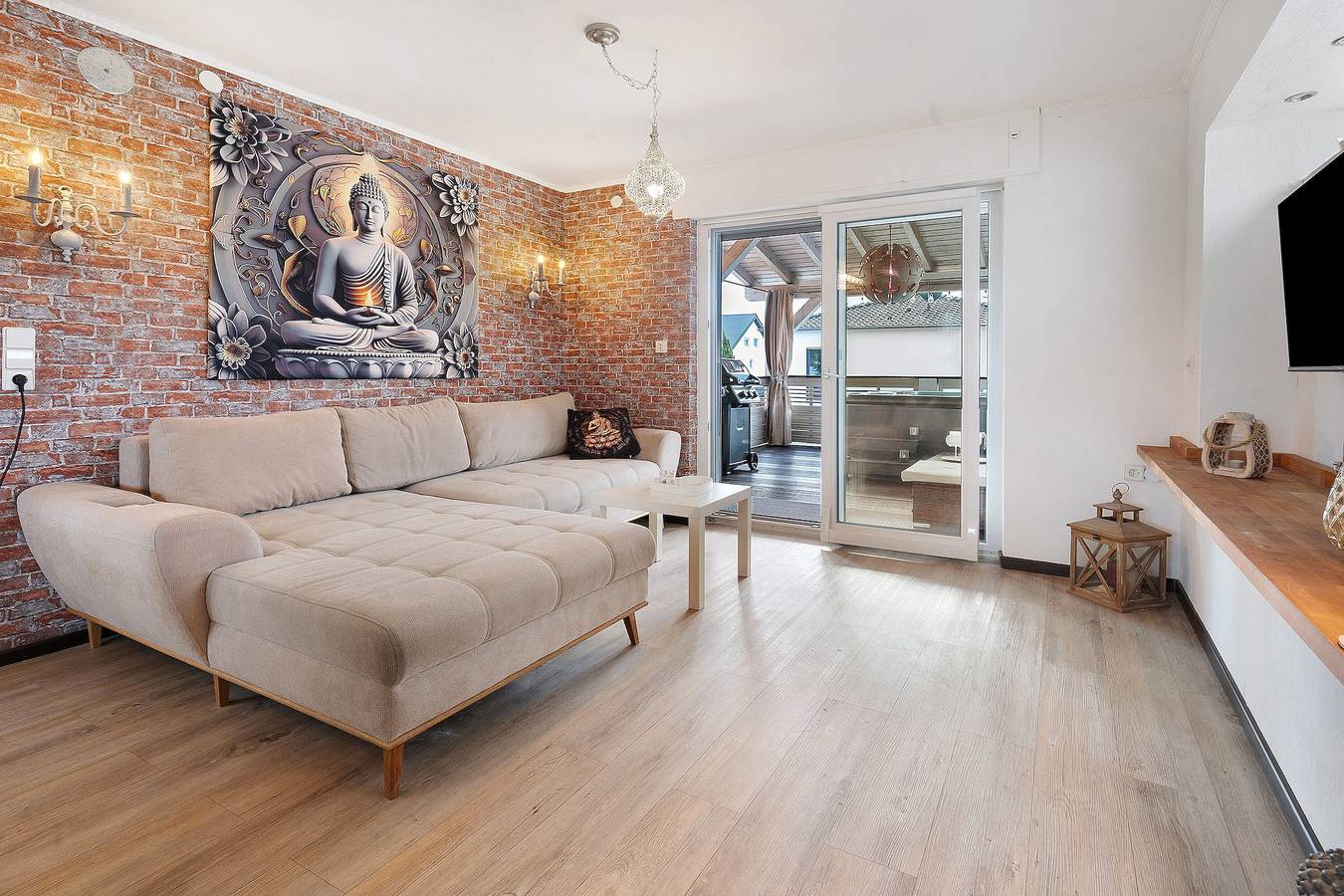Apartamento entero, Apartamento "Evas Whirlpool Apartment en la Selva Negra" con terraza privada, wifi y aire acondicionado in Hügelsheim, Northern Black Forest